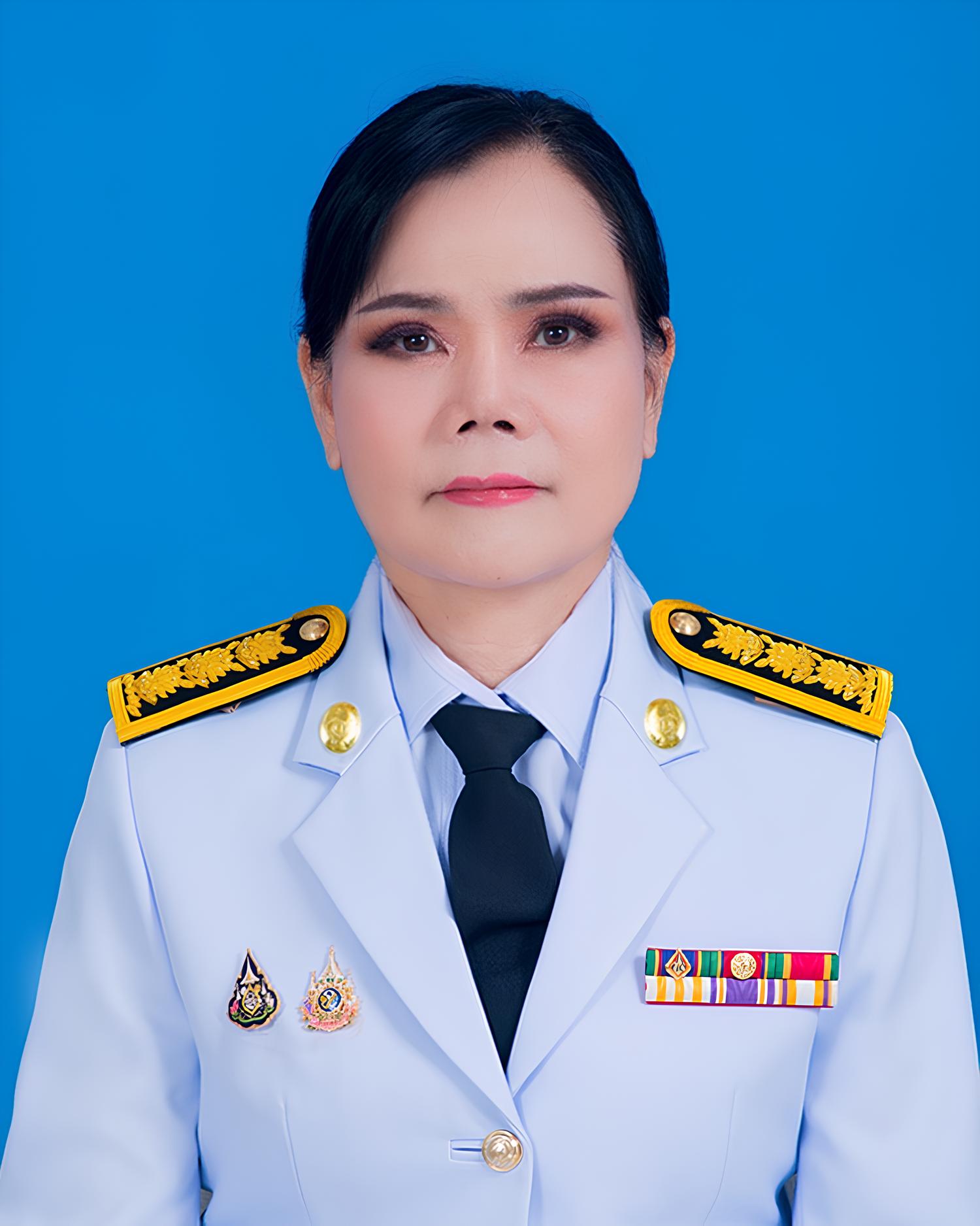 คณบดี